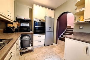 Kitchen- click for photo gallery